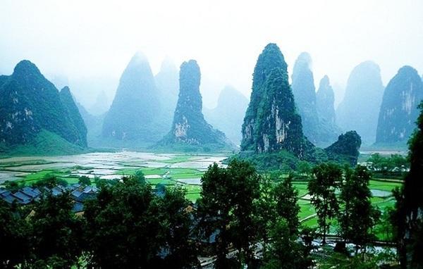 特朗普强势回归,吓坏两国领导人,唯一能阻止他的,只剩一个地方